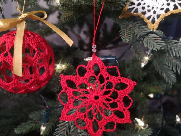 Handmade Christmas Snowflakes Red on the Christmas tree zoom from the top