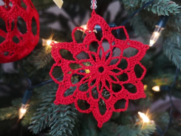Handmade Christmas Snowflakes Red on the Christmas tree zoom front